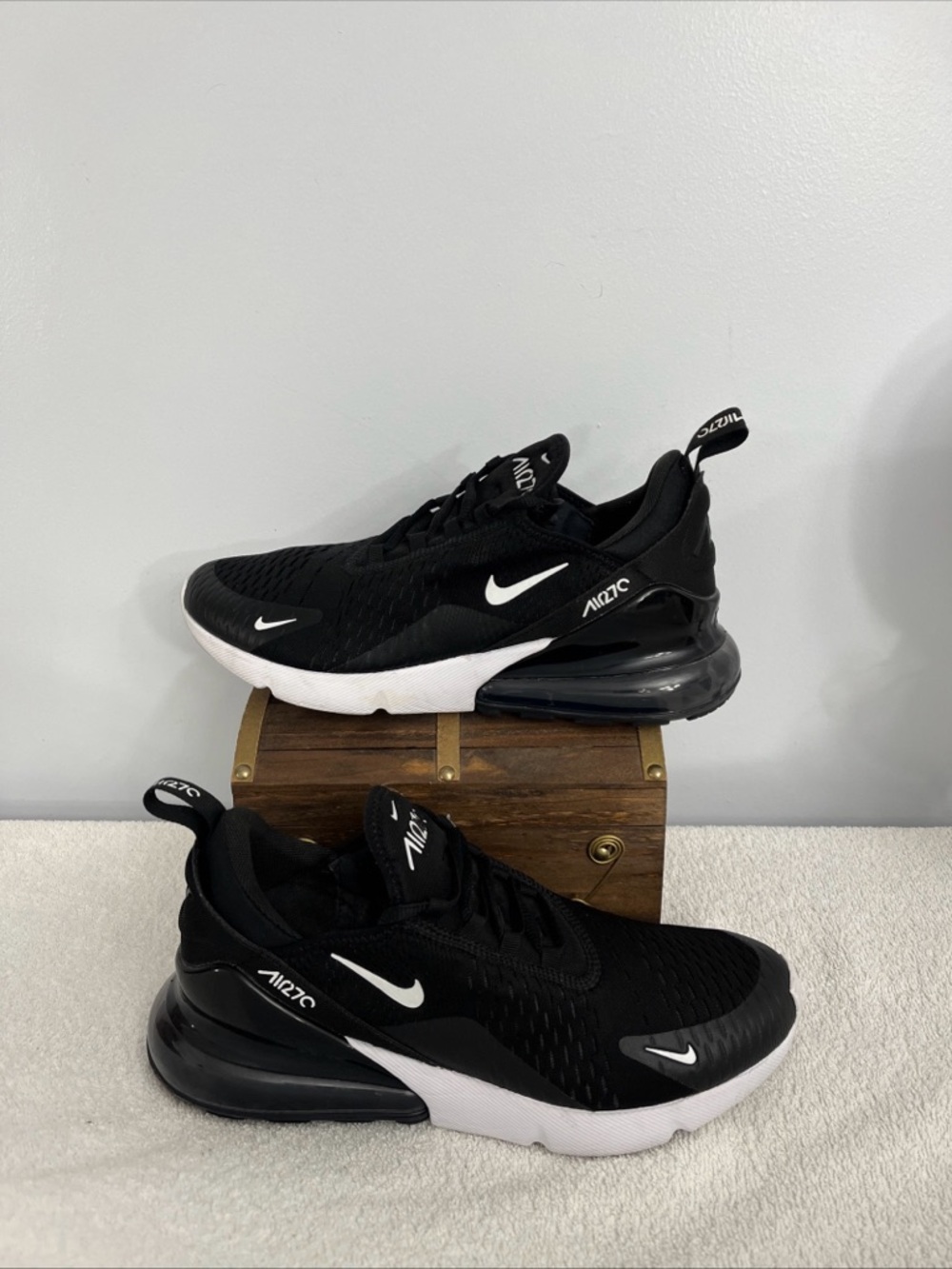 Nike Air Max 270 Black White Low Top Sneaker AH6789-001 Women’s Size 10.5